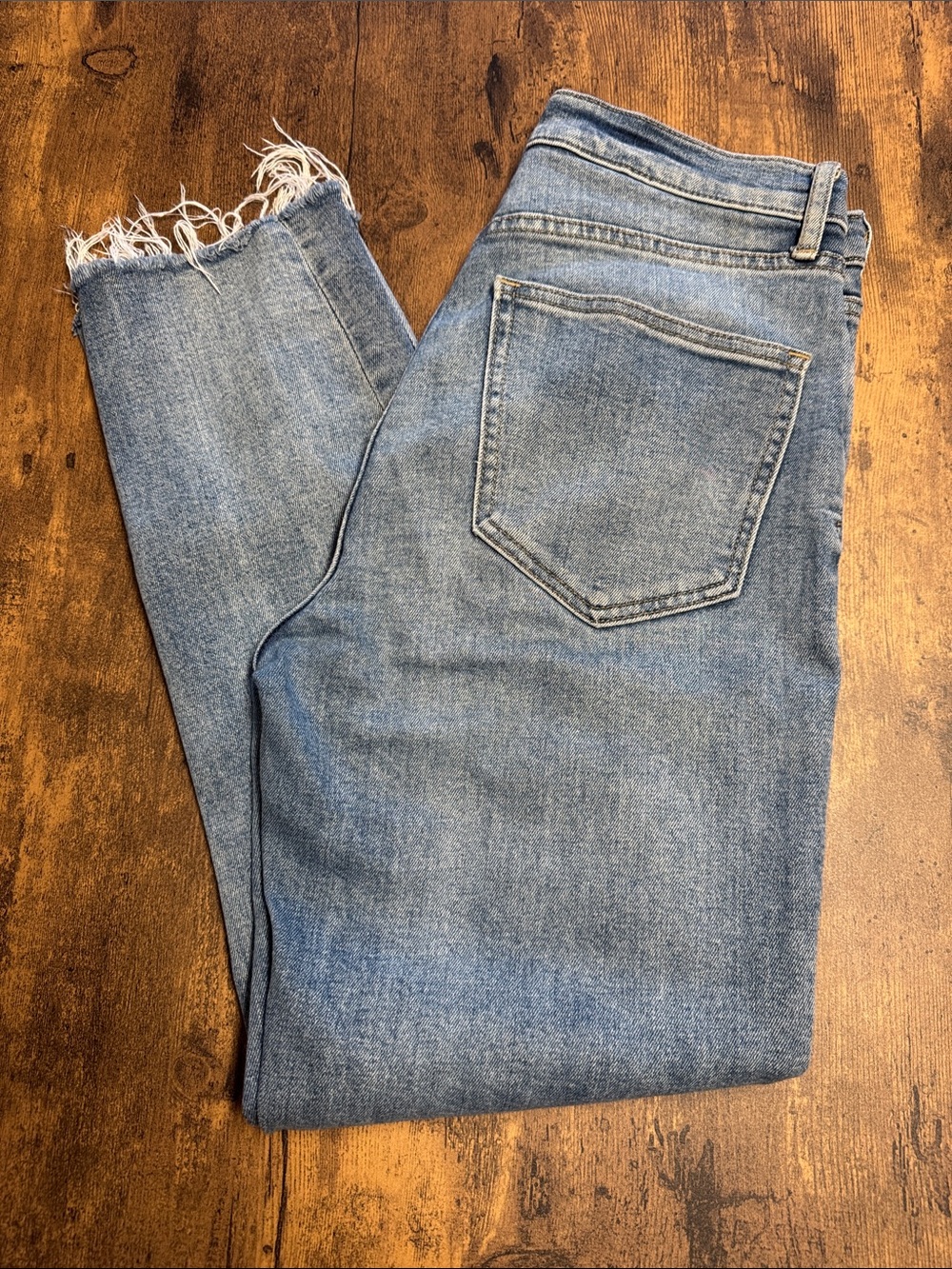 GAP Women's Light Blue Cropped Frayed-Hem Jeans